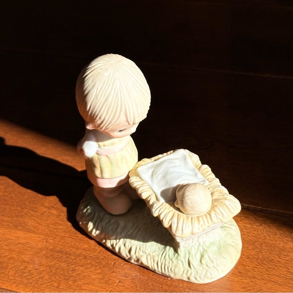 "Come Let Us Adore Him" Precious Moments new no box Smoke
